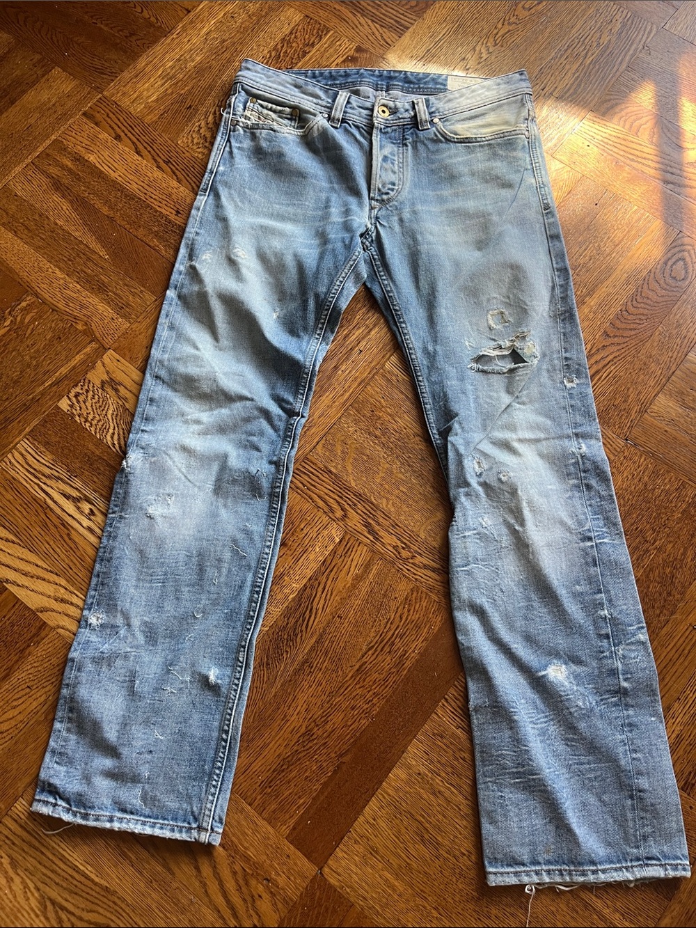 Classic Diesel Men's Light Blue distressed Jeans